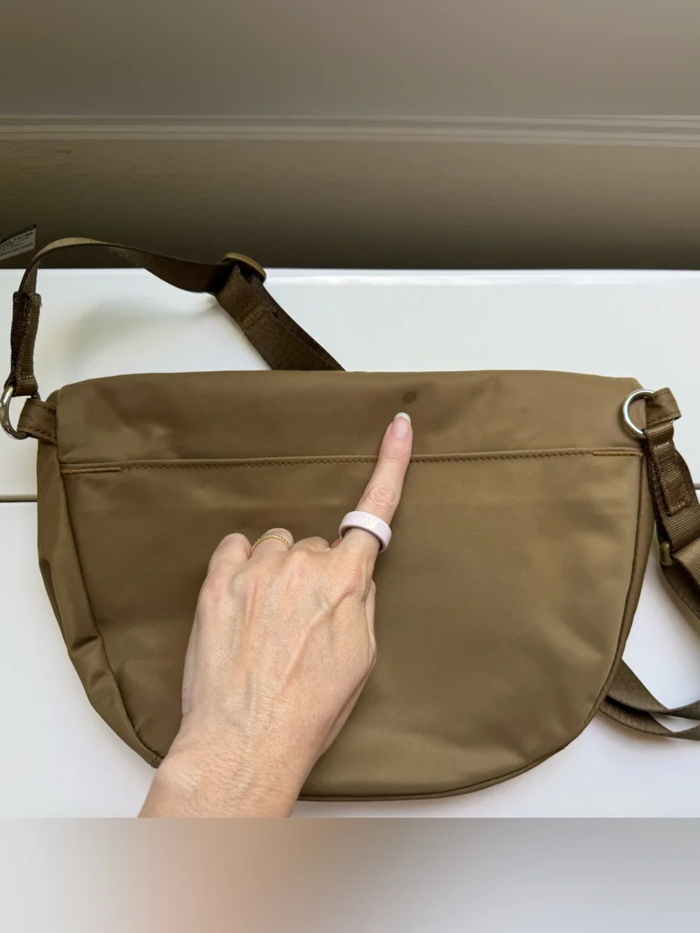 Lululemon All Night Festival Bag 5L RARE khaki color - Picture 5 of 5